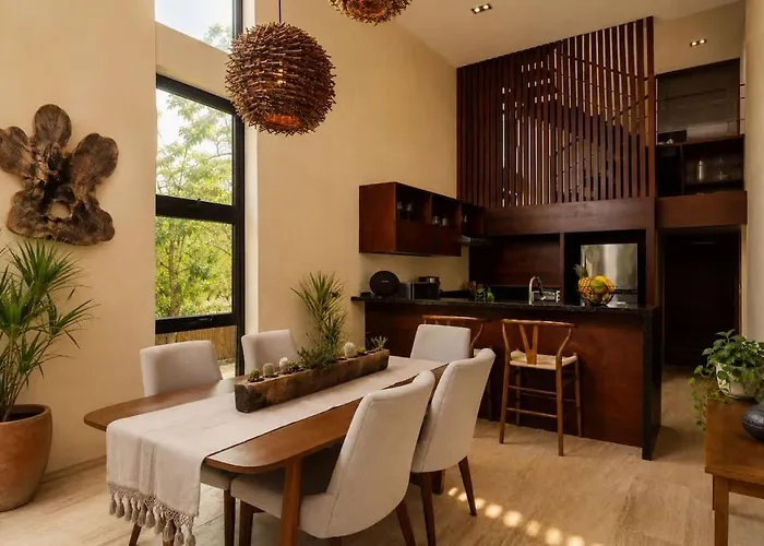 Beautiful Penthouse With Private Rooftop Pool *