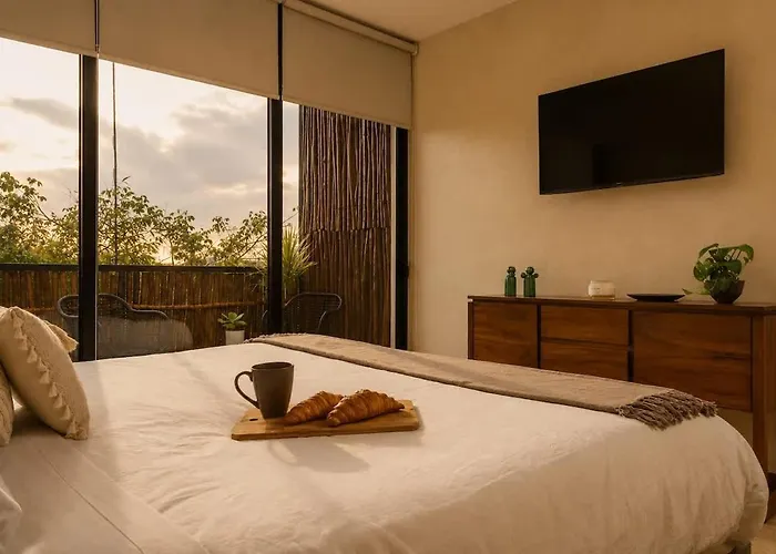 Beautiful Penthouse With Private Rooftop Pool *